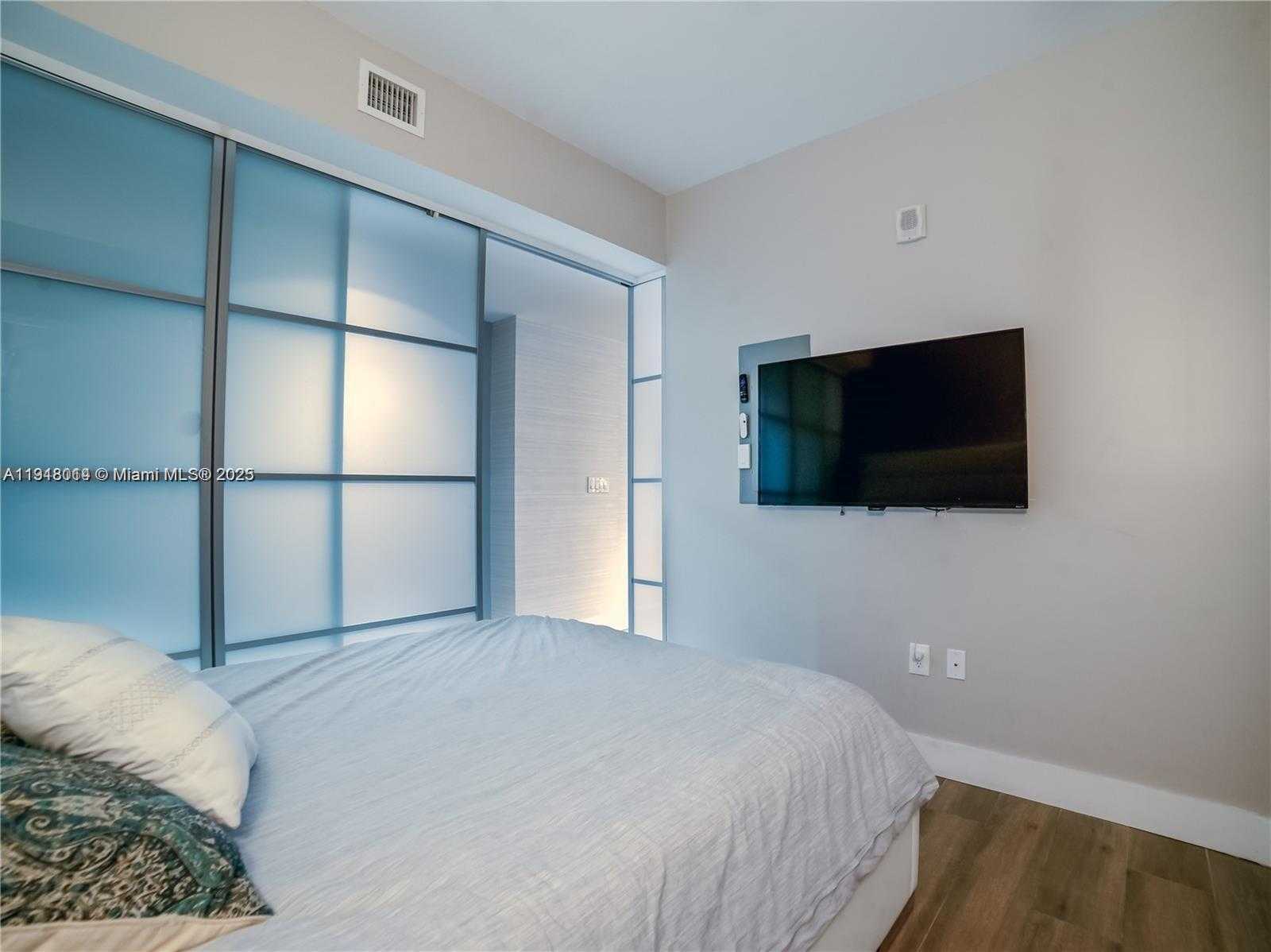 Small Image of 1010 BRICKELL AVE #2611, Miami Number 13