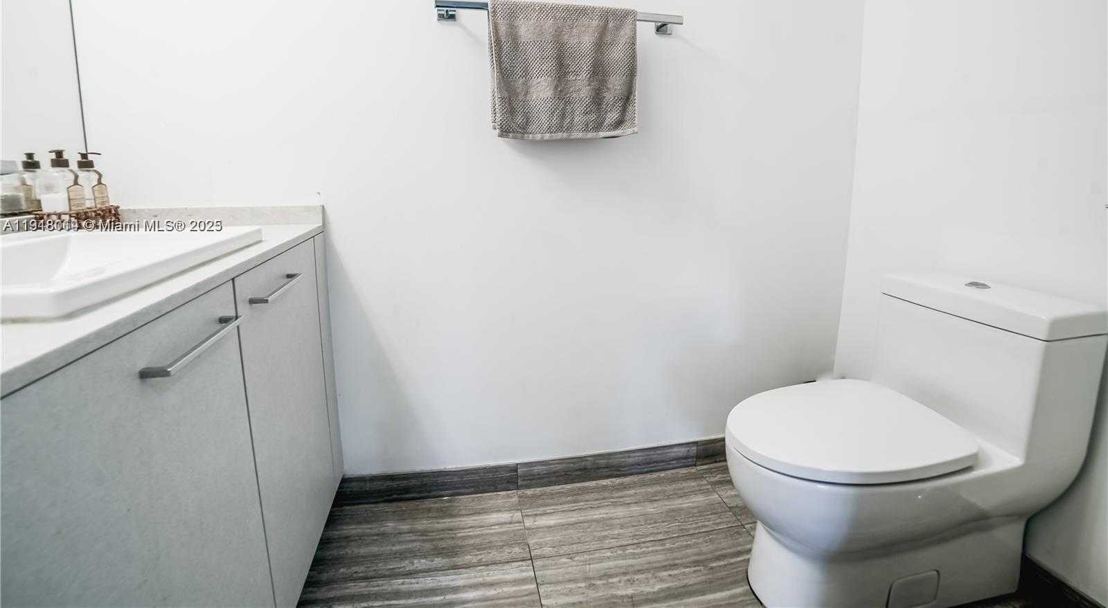 Small Image of 1010 BRICKELL AVE #2611, Miami Number 14