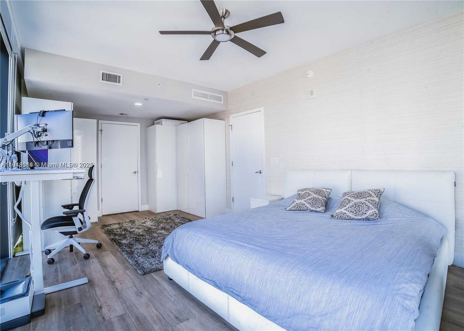 Small Image of 1010 BRICKELL AVE #2611, Miami Number 2