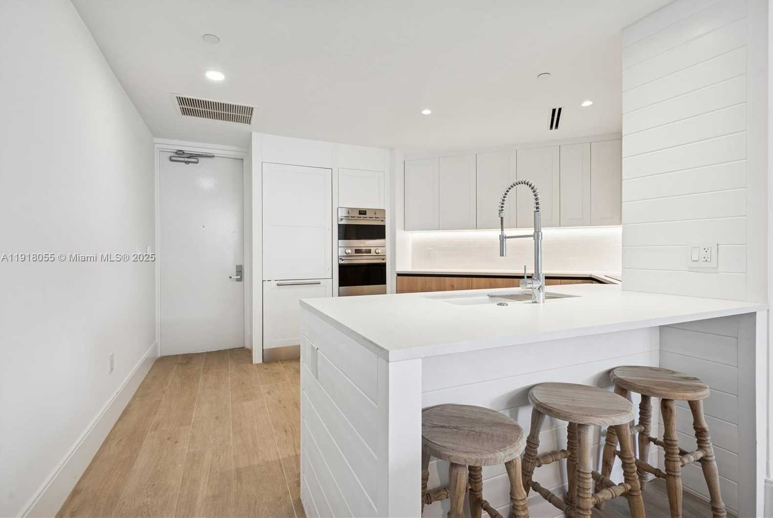 Small Image of 705 CRANDON BLVD #306, Key Biscayne Number 4