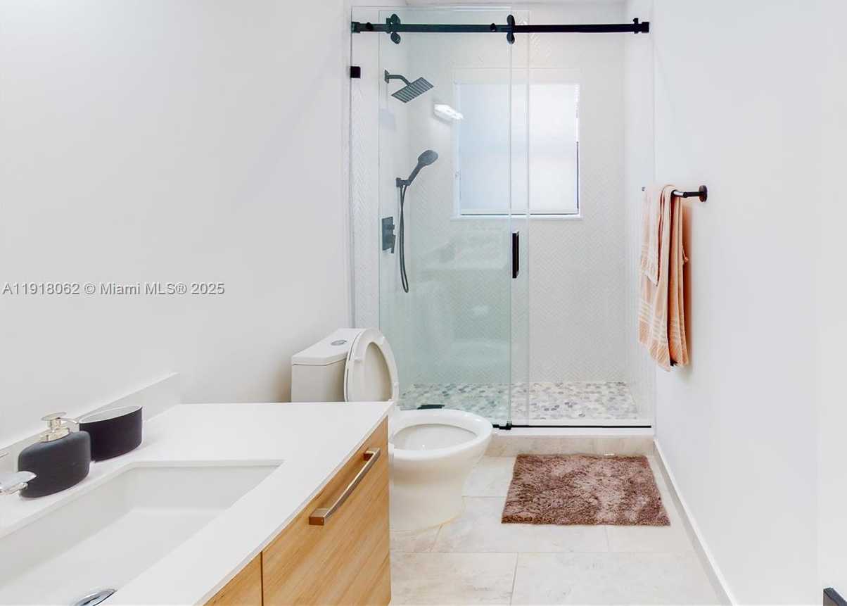 Small Image of 19140 NORTH BAY RD, Sunny Isles Beach Number 17