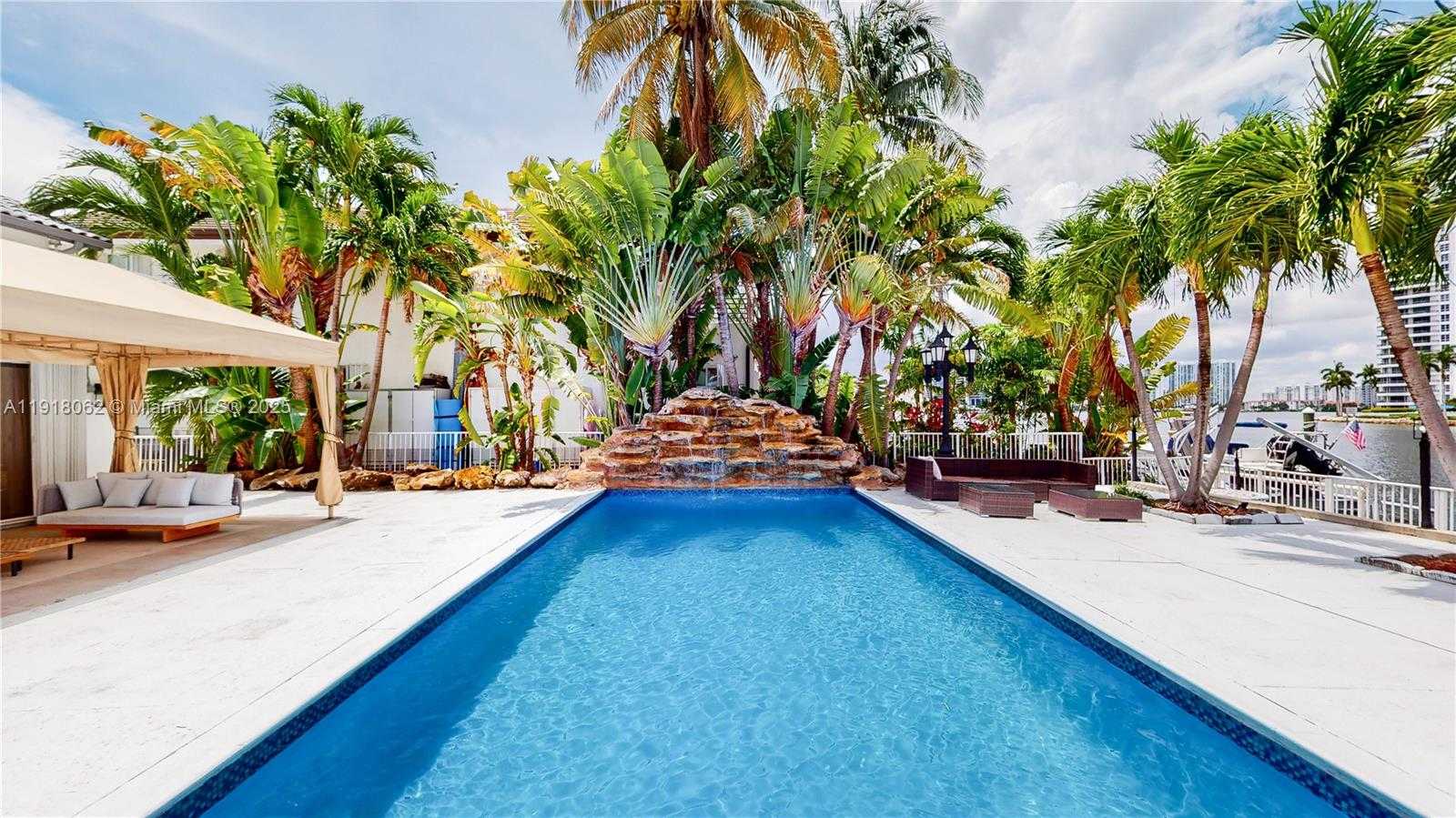 Small Image of 19140 NORTH BAY RD, Sunny Isles Beach Number 3