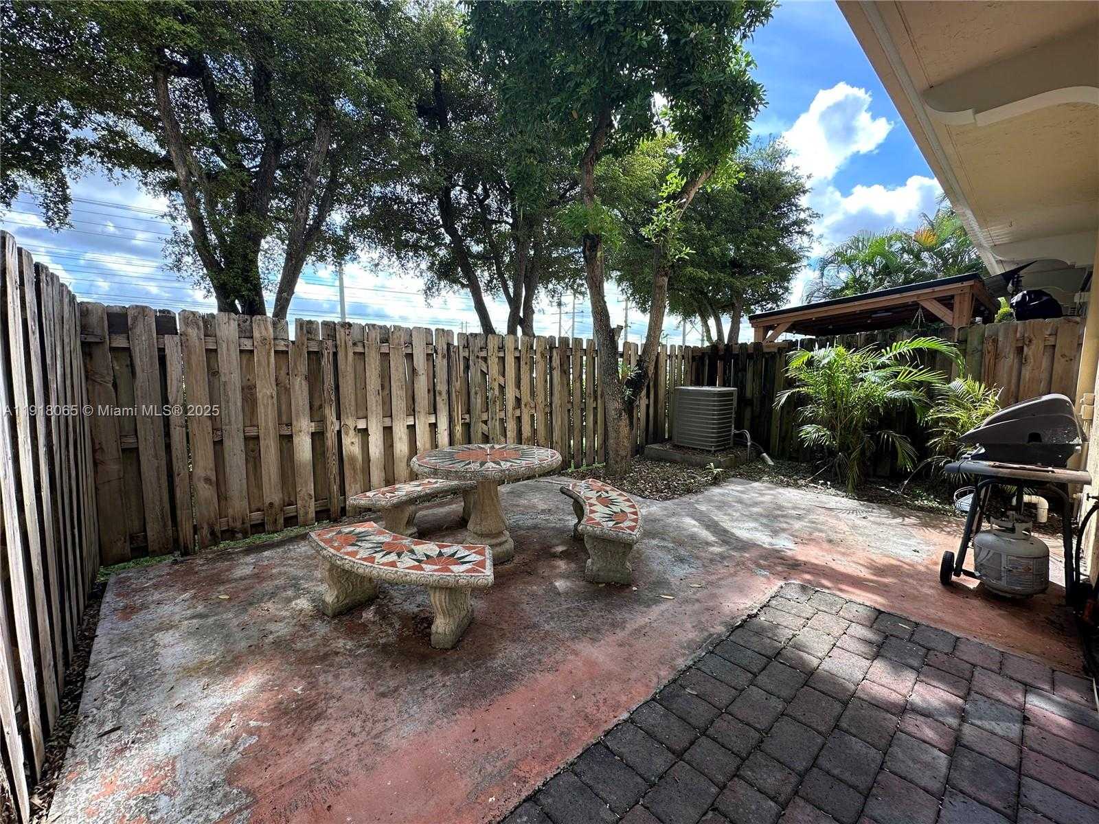 Small Image of 13261 SOUTH WEST 127TH CT, Miami Number 11