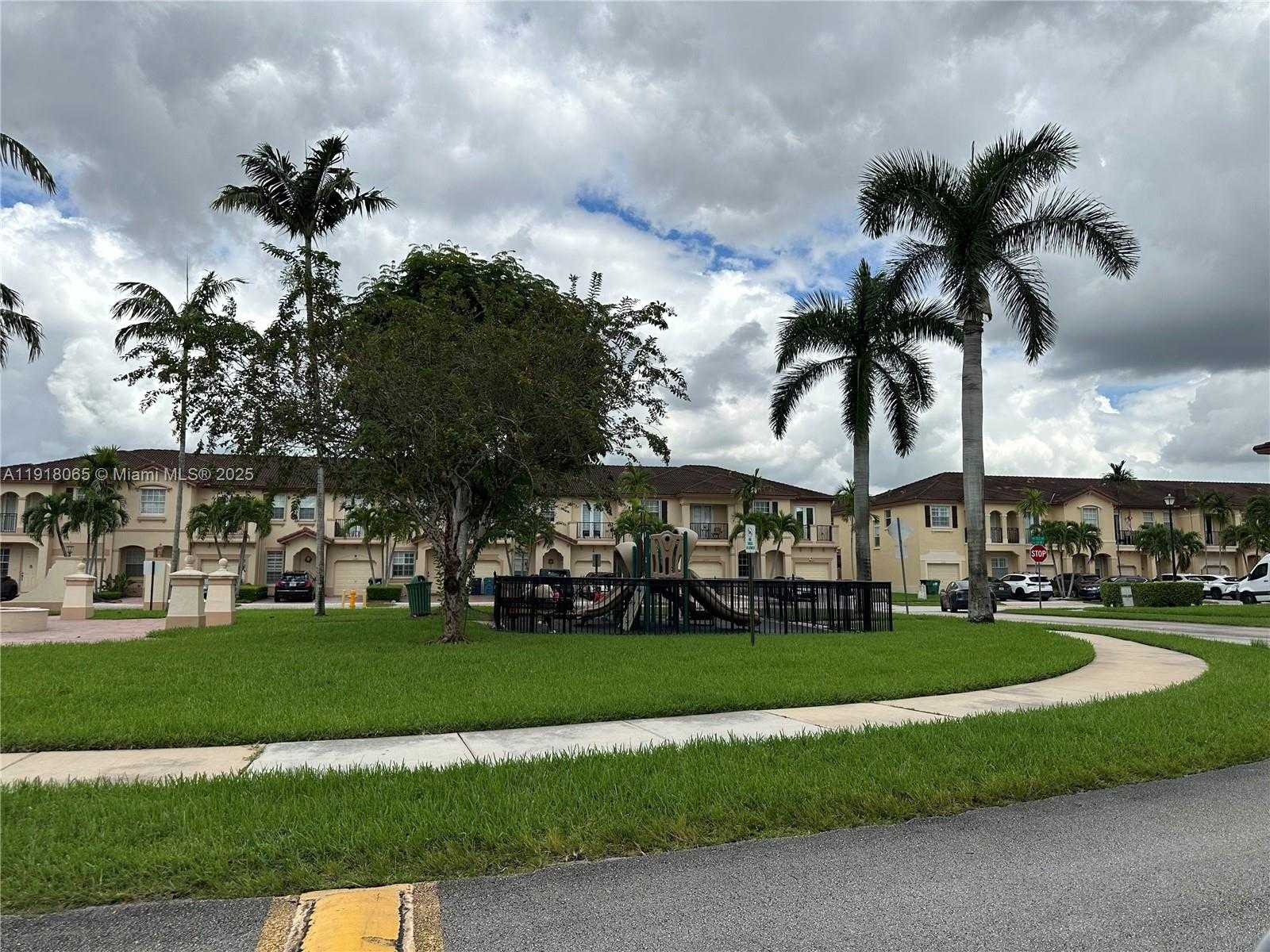 Small Image of 13261 SOUTH WEST 127TH CT, Miami Number 24