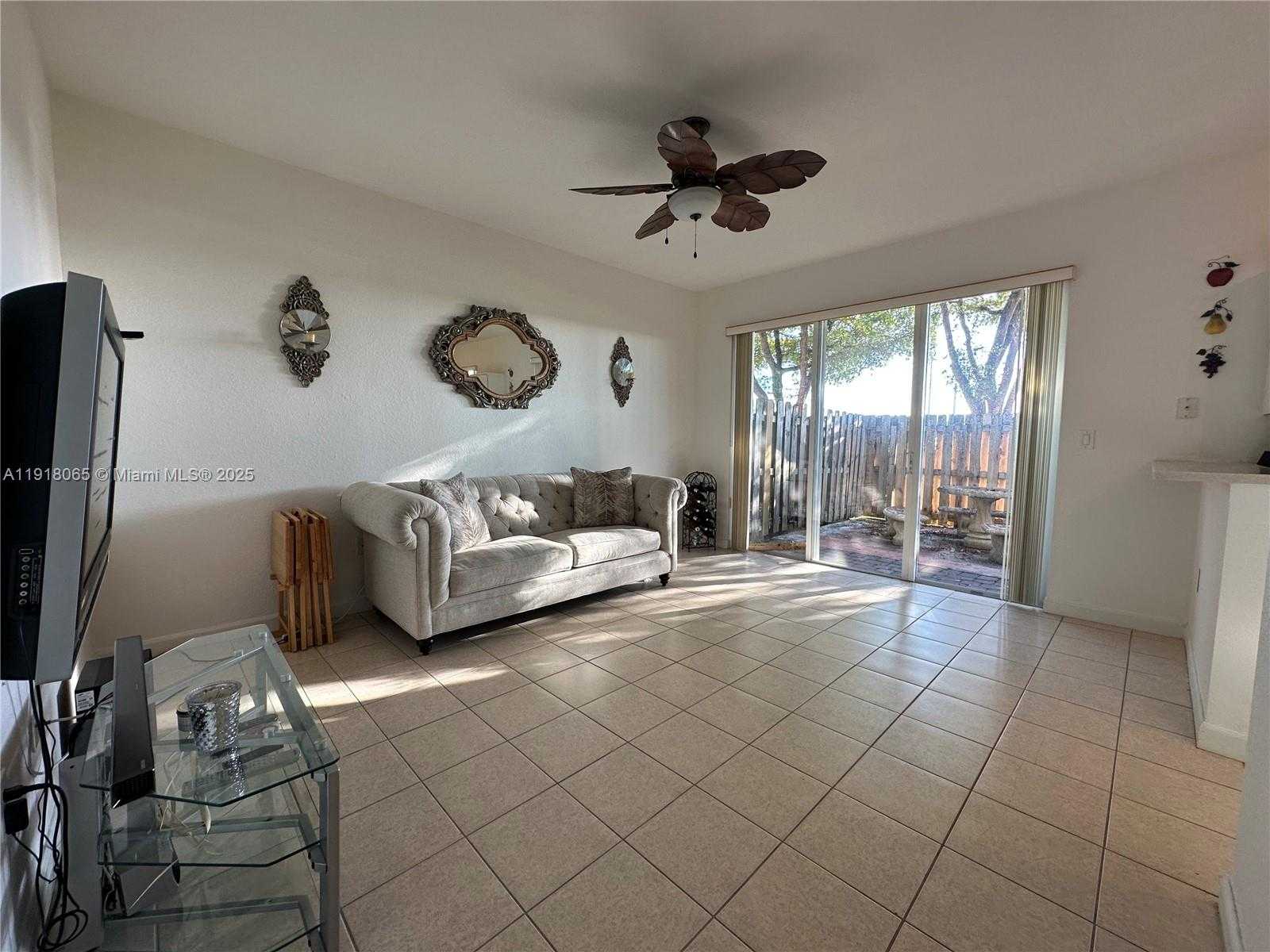 Small Image of 13261 SOUTH WEST 127TH CT, Miami Number 5