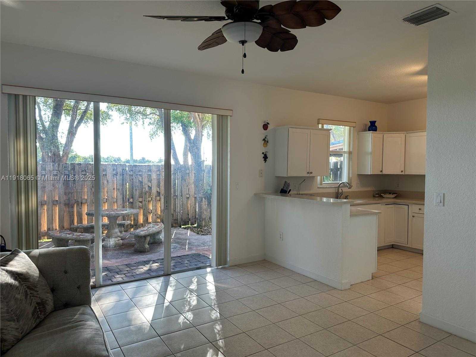 Small Image of 13261 SOUTH WEST 127TH CT, Miami Number 7