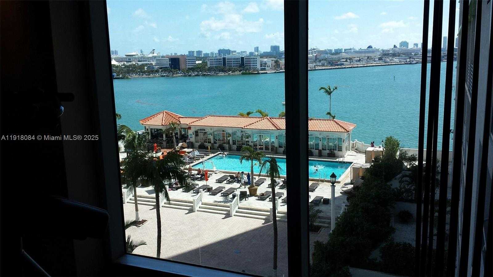 Small Image of 325 SOUTH BISCAYNE BLVD #921, Miami Number 21