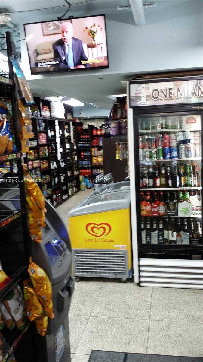 Small Image of 325 SOUTH BISCAYNE BLVD #921, Miami Number 29