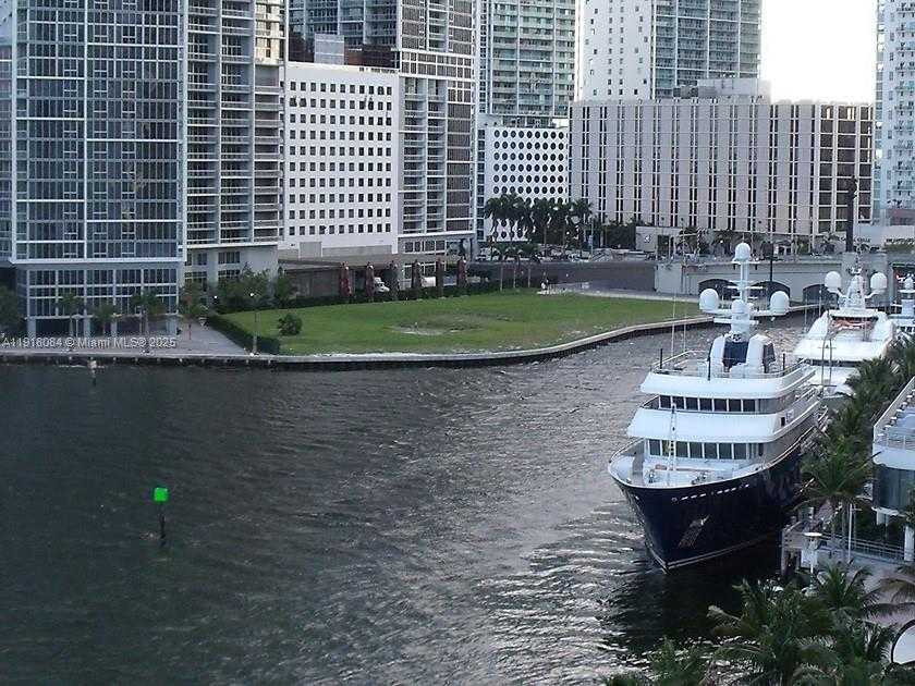 Small Image of 325 SOUTH BISCAYNE BLVD #921, Miami Number 4