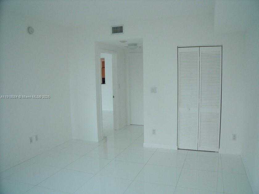 Small Image of 325 SOUTH BISCAYNE BLVD #921, Miami Number 5