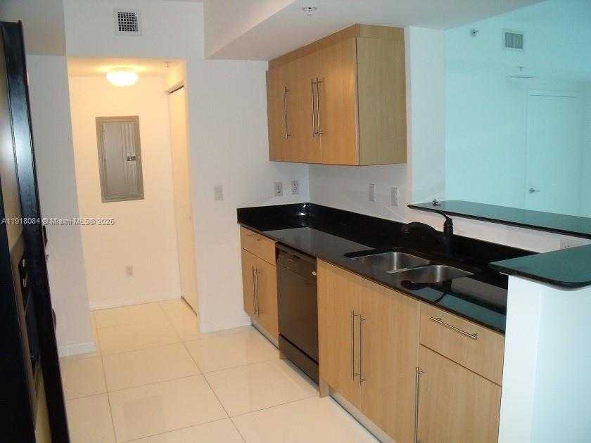 Small Image of 325 SOUTH BISCAYNE BLVD #921, Miami Number 8