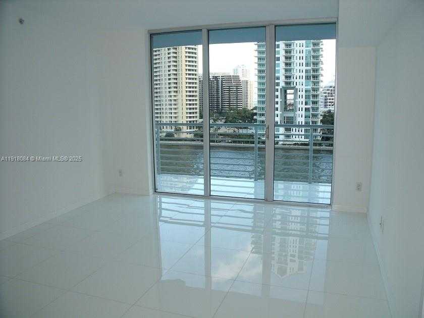 Small Image of 325 SOUTH BISCAYNE BLVD #921, Miami Number 9