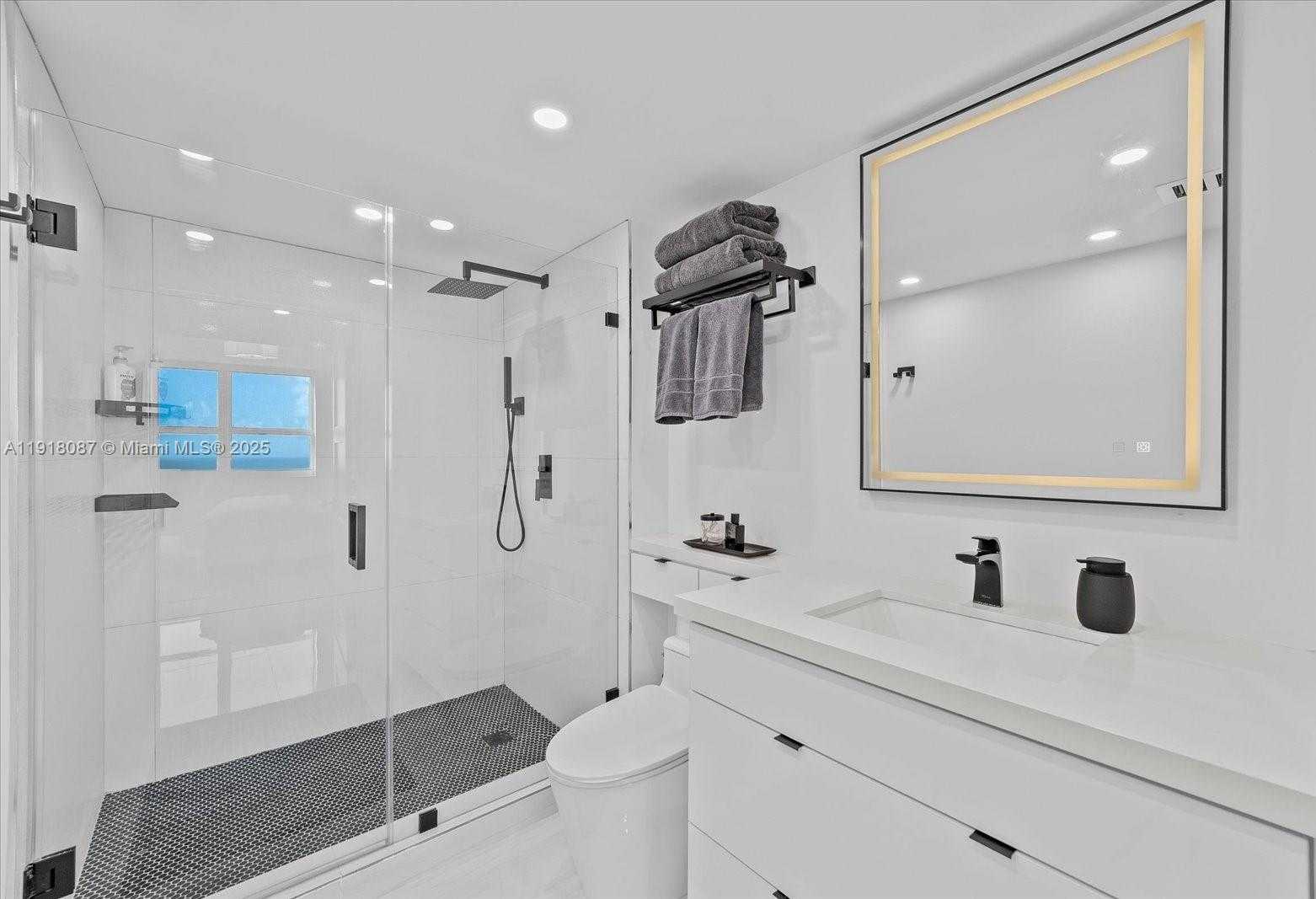 Small Image of 90 ALTON RD #2703, Miami Beach Number 15