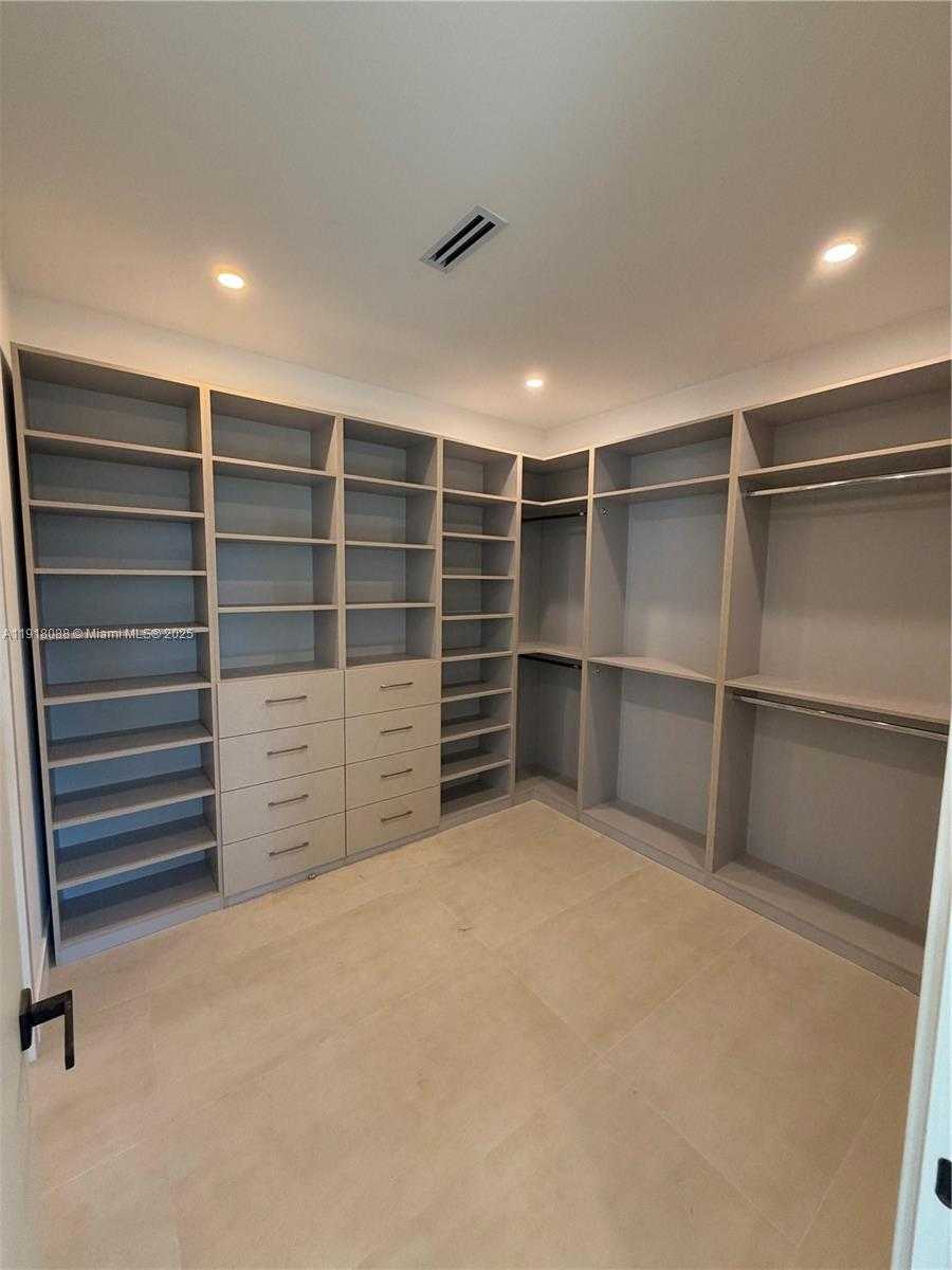 Small Image of 1321 NE 13TH AVE, Fort Lauderdale Number 13