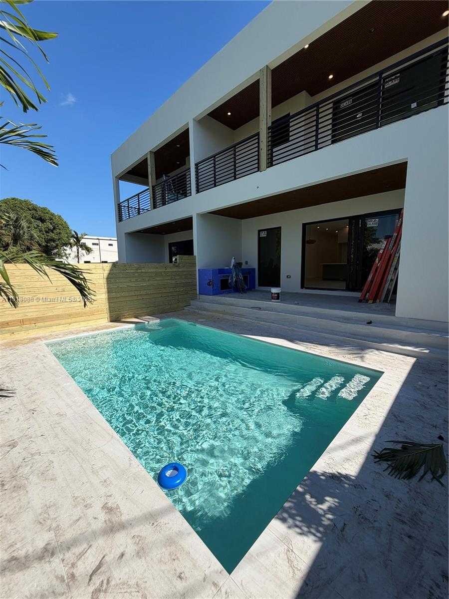 Small Image of 1321 NE 13TH AVE, Fort Lauderdale Number 14