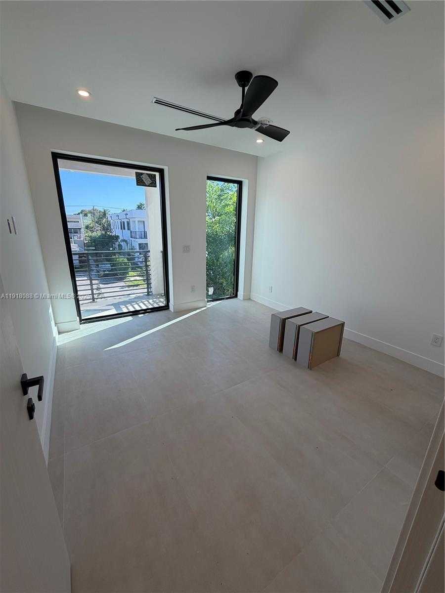 Small Image of 1321 NE 13TH AVE, Fort Lauderdale Number 7