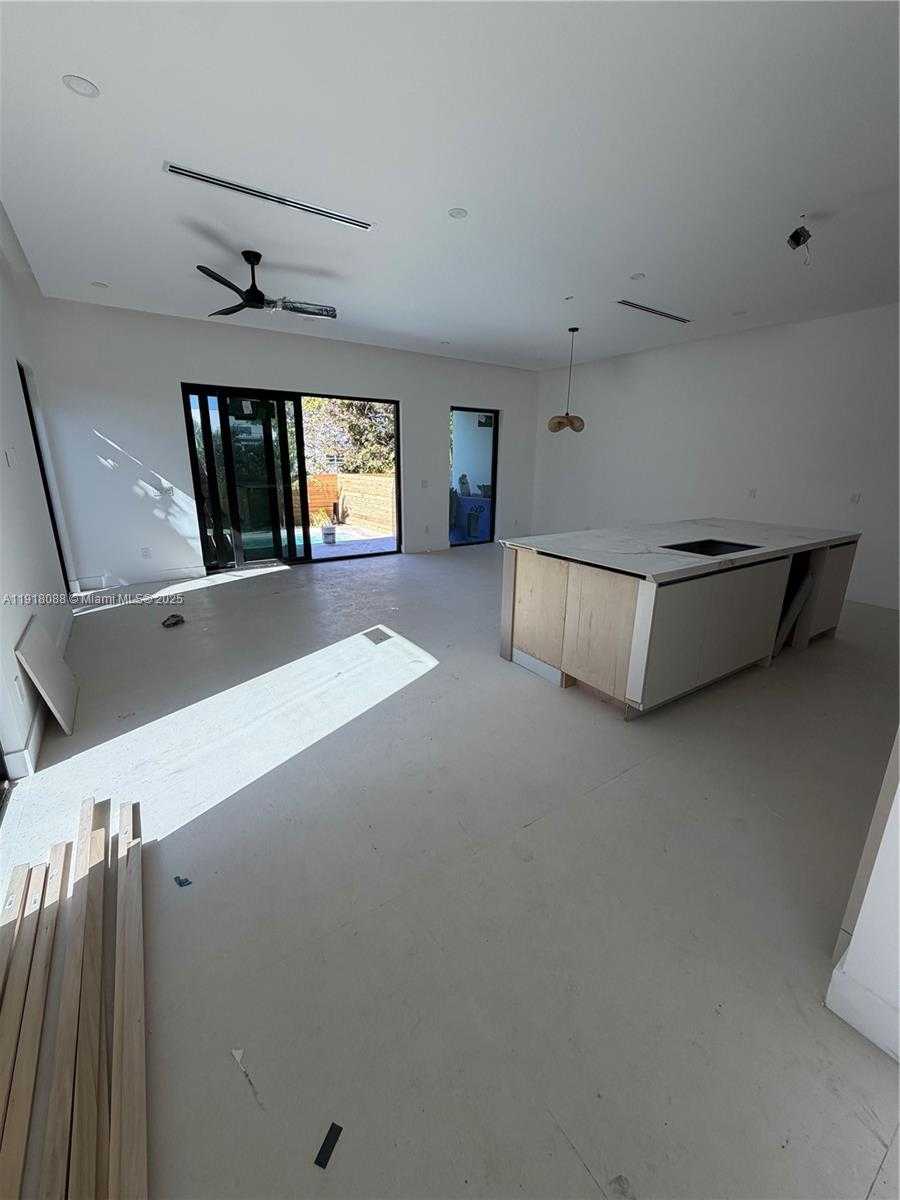 Small Image of 1321 NE 13TH AVE, Fort Lauderdale Number 9