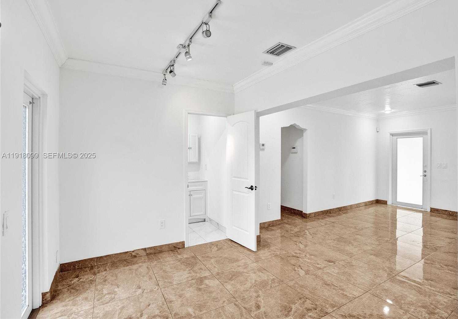 Imagen de Pequeño Objeto