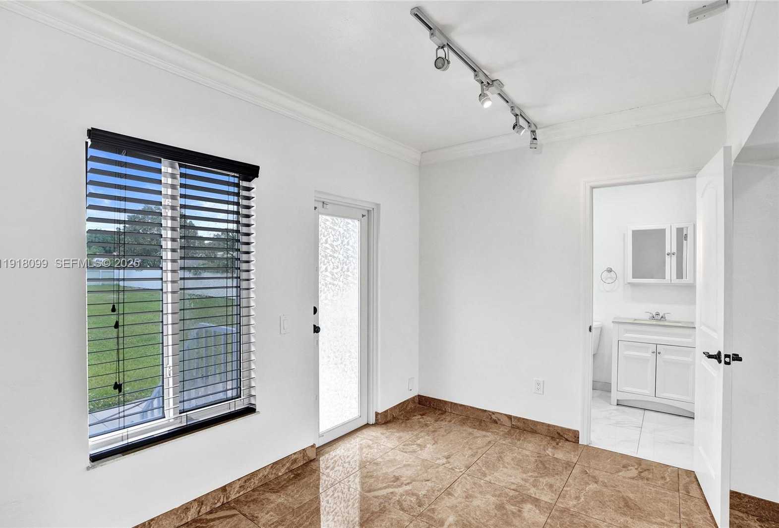 Imagen de Pequeño Objeto