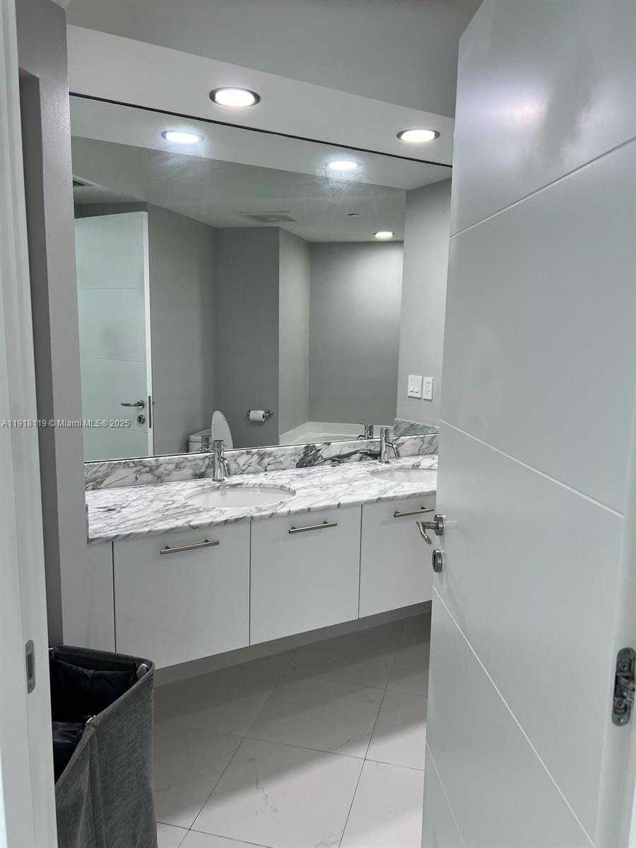 Small Image of 55 SOUTH EAST 6TH ST #1207, Miami Number 58