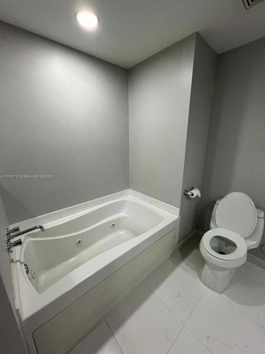 Small Image of 55 SOUTH EAST 6TH ST #1207, Miami Number 64