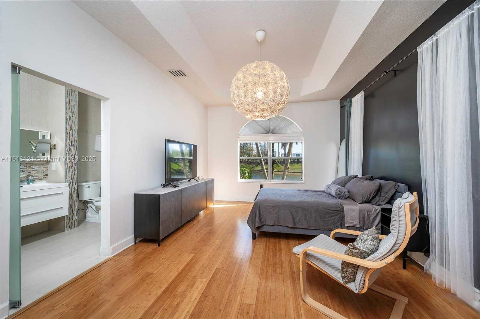 Small Image of 10924 NORTH WEST 67TH ST #10924, Doral Number 11