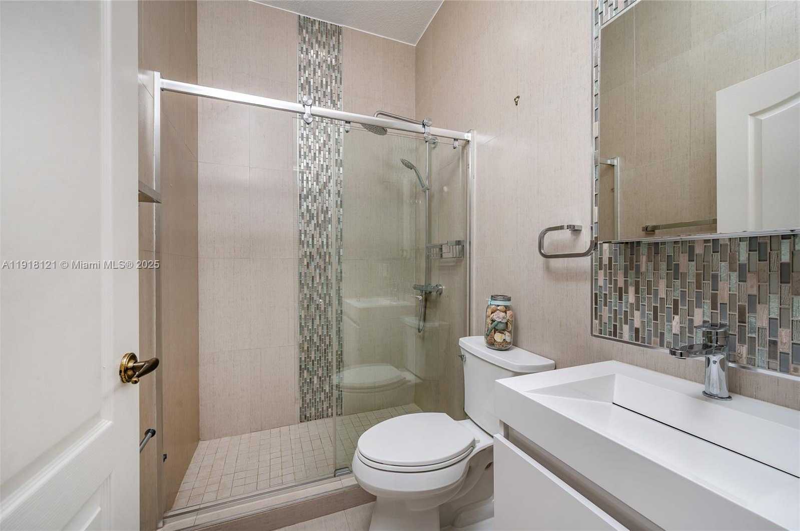 Small Image of 10924 NORTH WEST 67TH ST #10924, Doral Number 16