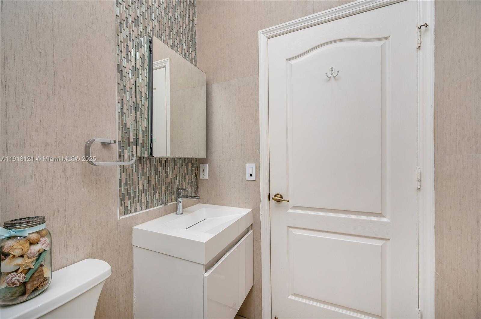 Small Image of 10924 NORTH WEST 67TH ST #10924, Doral Number 17