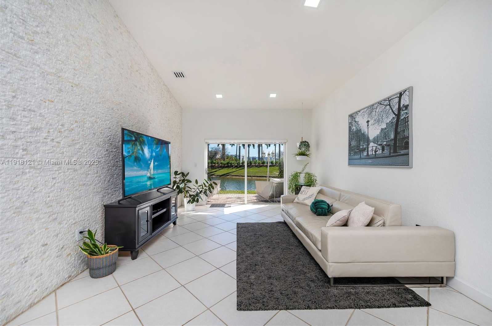 Small Image of 10924 NORTH WEST 67TH ST #10924, Doral Number 35