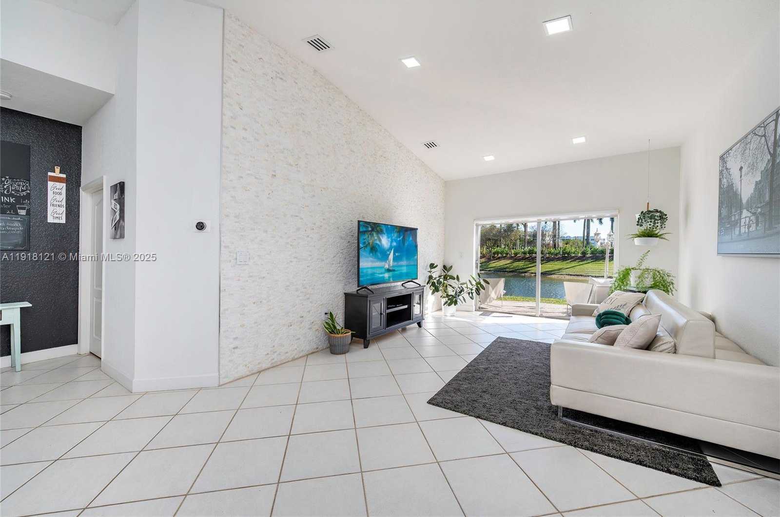 Small Image of 10924 NORTH WEST 67TH ST #10924, Doral Number 36