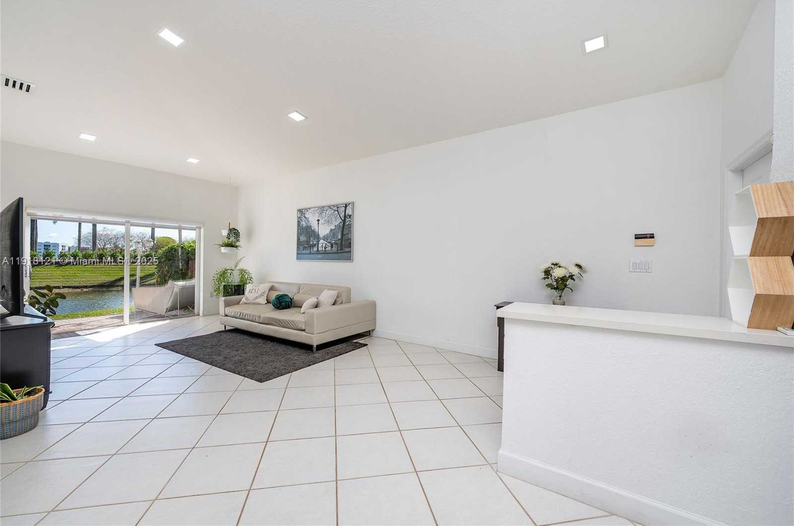 Small Image of 10924 NORTH WEST 67TH ST #10924, Doral Number 37