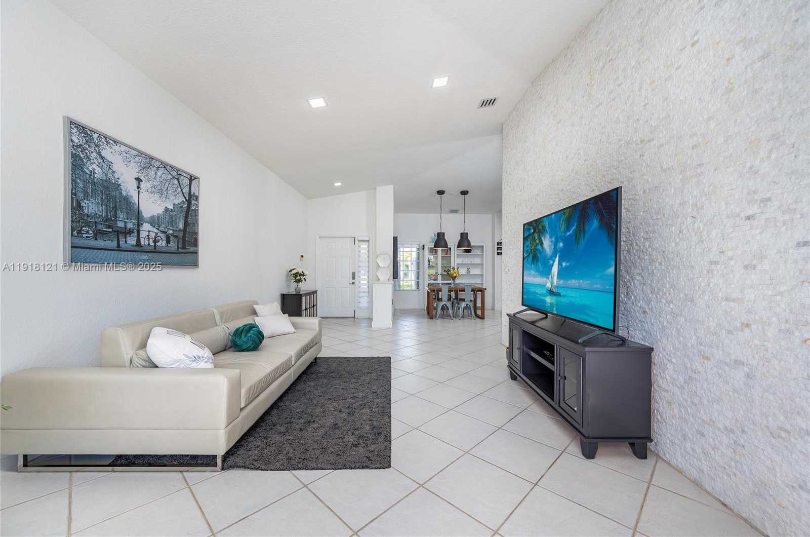 Small Image of 10924 NORTH WEST 67TH ST #10924, Doral Number 5