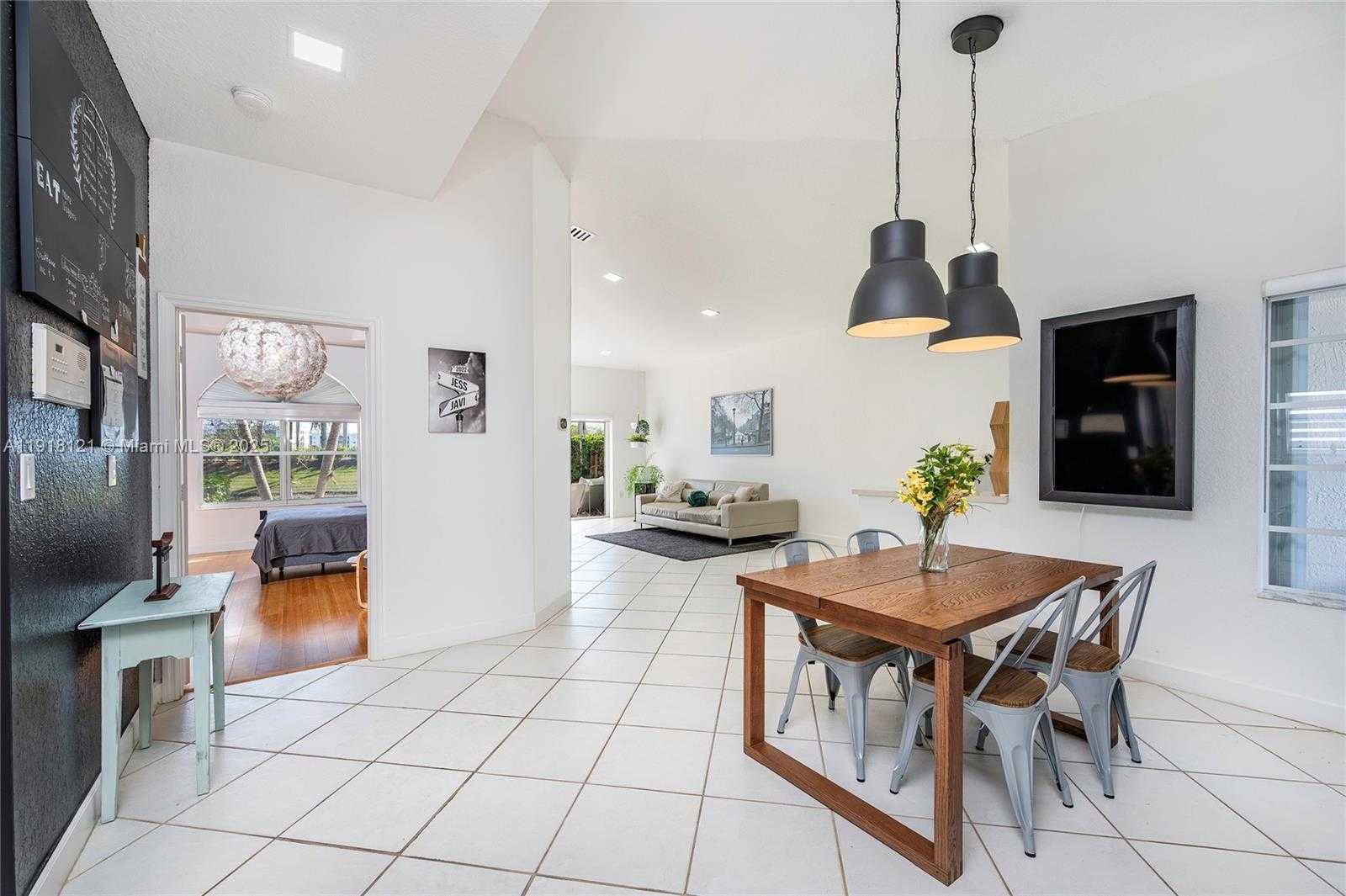 Small Image of 10924 NORTH WEST 67TH ST #10924, Doral Number 6