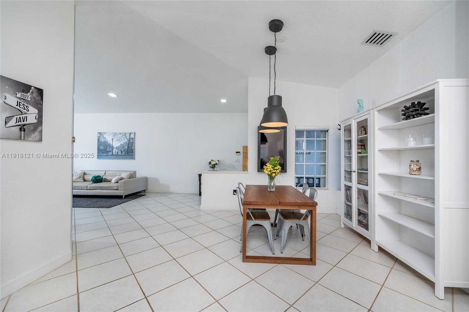 Small Image of 10924 NORTH WEST 67TH ST #10924, Doral Number 7