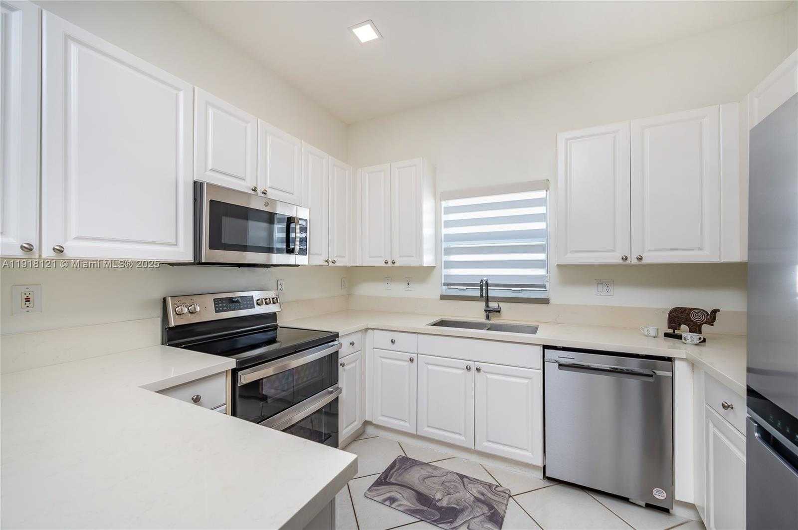 Small Image of 10924 NORTH WEST 67TH ST #10924, Doral Number 8