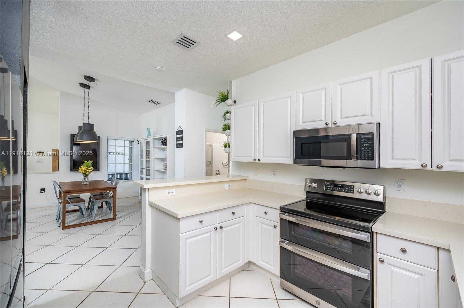 Small Image of 10924 NORTH WEST 67TH ST #10924, Doral Number 9