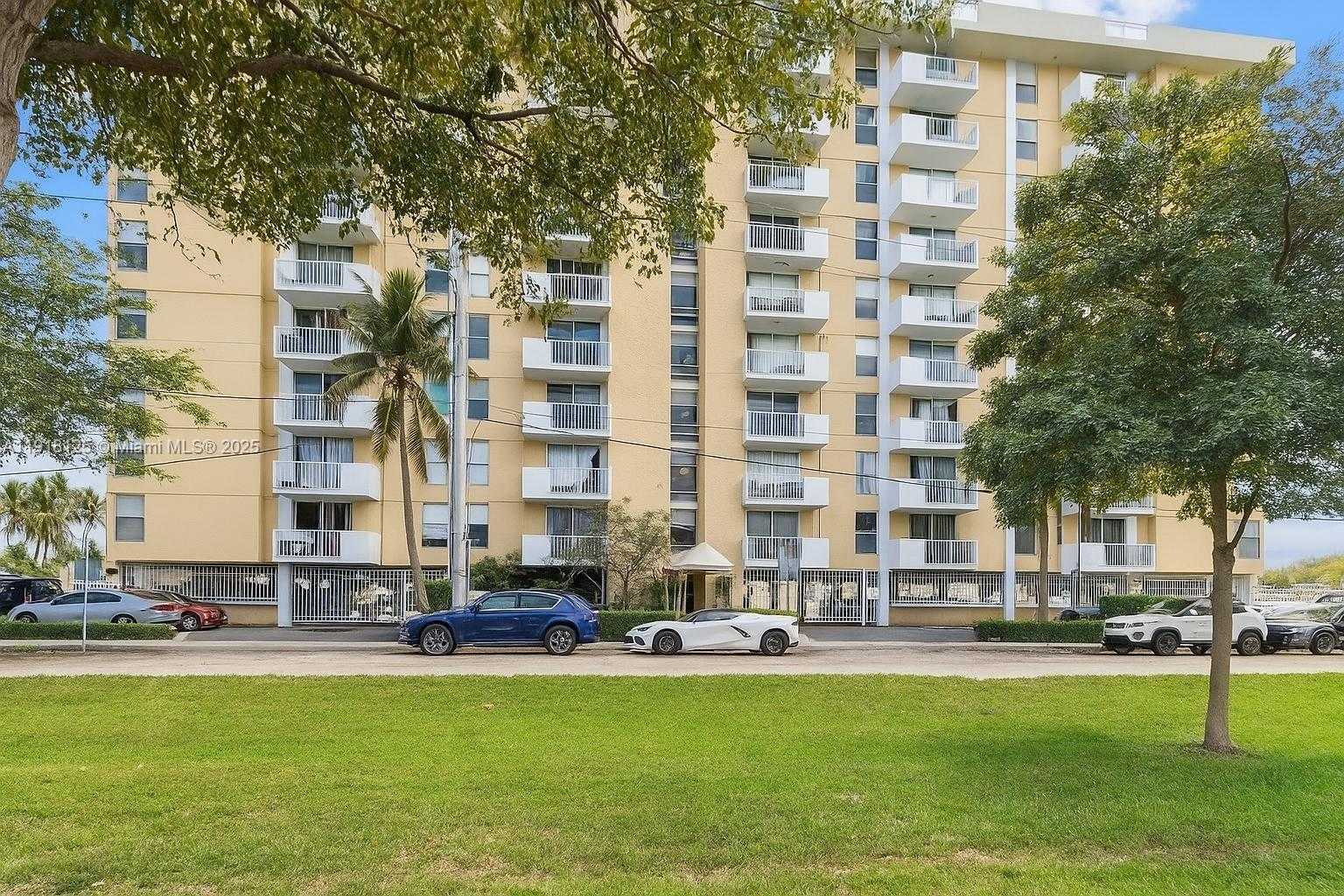 Small Image of 2020 NORTH EAST 135TH ST #404, North Miami Number 11