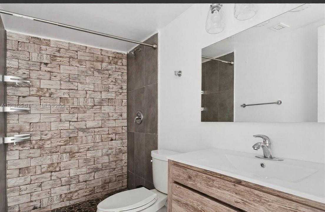 Small Image of 2020 NORTH EAST 135TH ST #404, North Miami Number 5