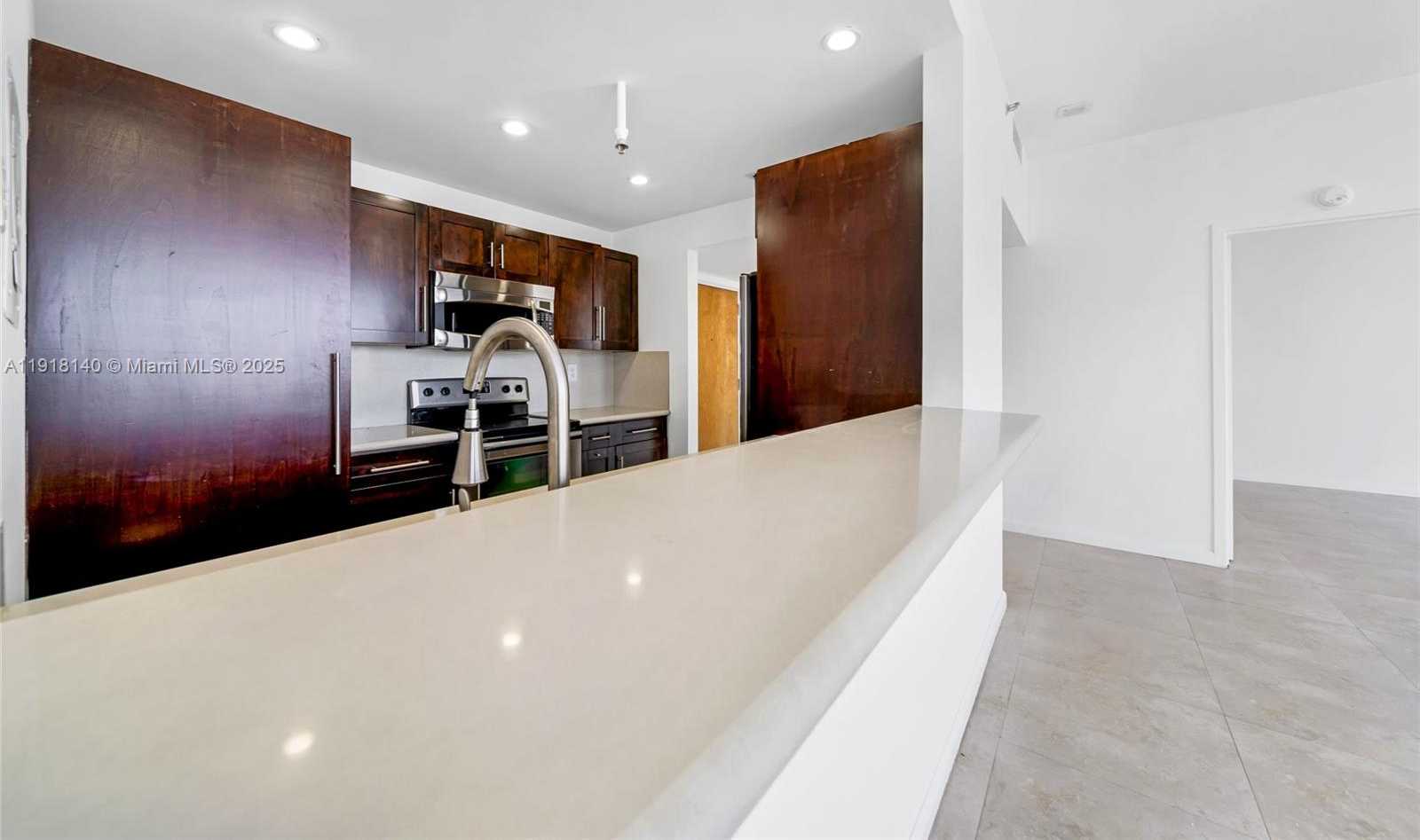 Small Image of 7601 EAST TREASURE DR #PH215, North Bay Village Number 17