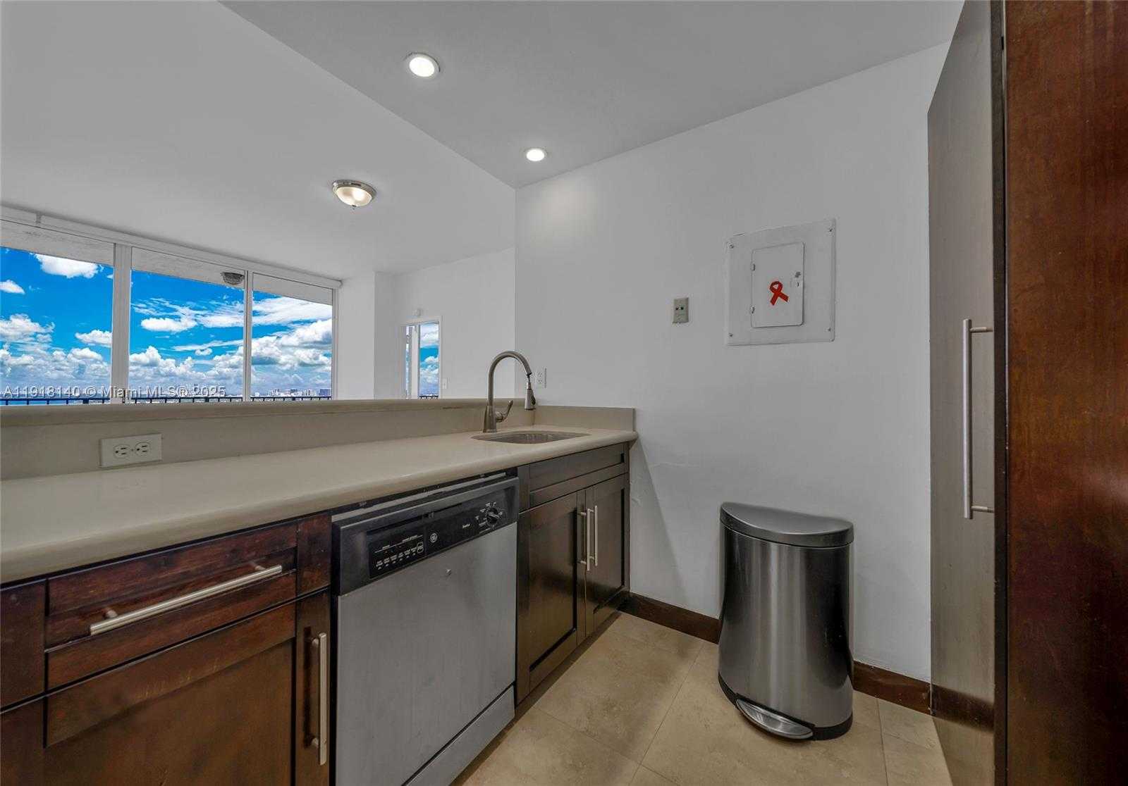 Small Image of 7601 EAST TREASURE DR #PH215, North Bay Village Number 8