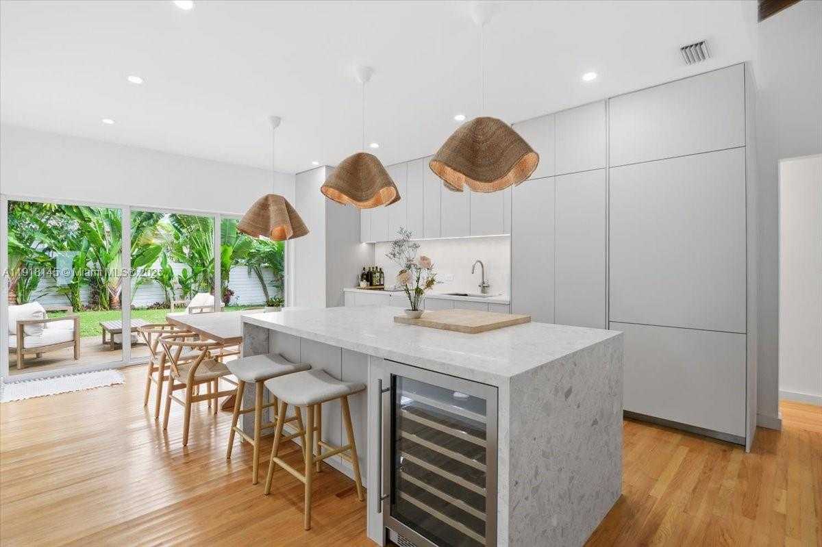 Small Image of 753 NORTH EAST 82ND TER, Miami Number 10