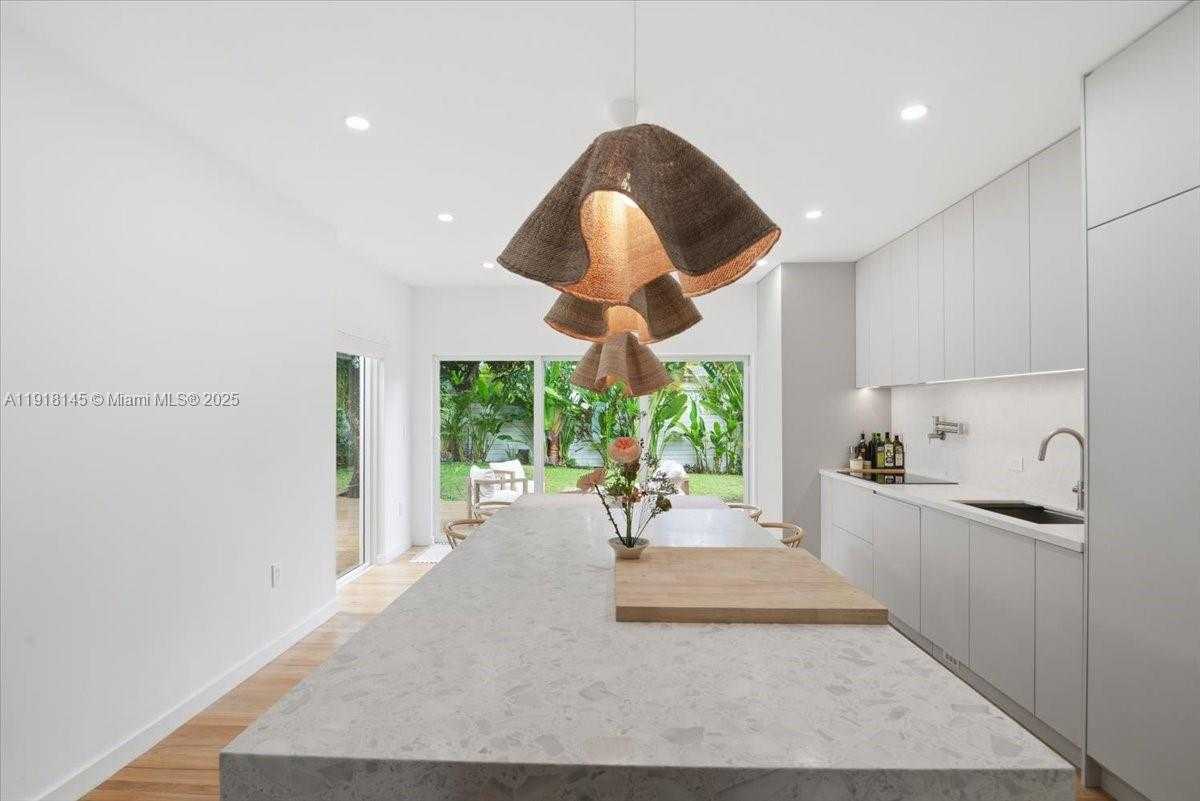 Small Image of 753 NORTH EAST 82ND TER, Miami Number 11