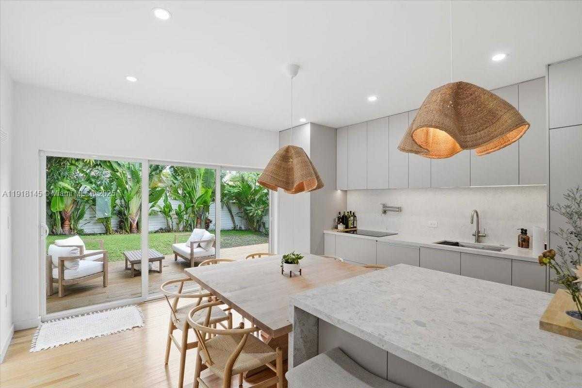 Small Image of 753 NORTH EAST 82ND TER, Miami Number 12