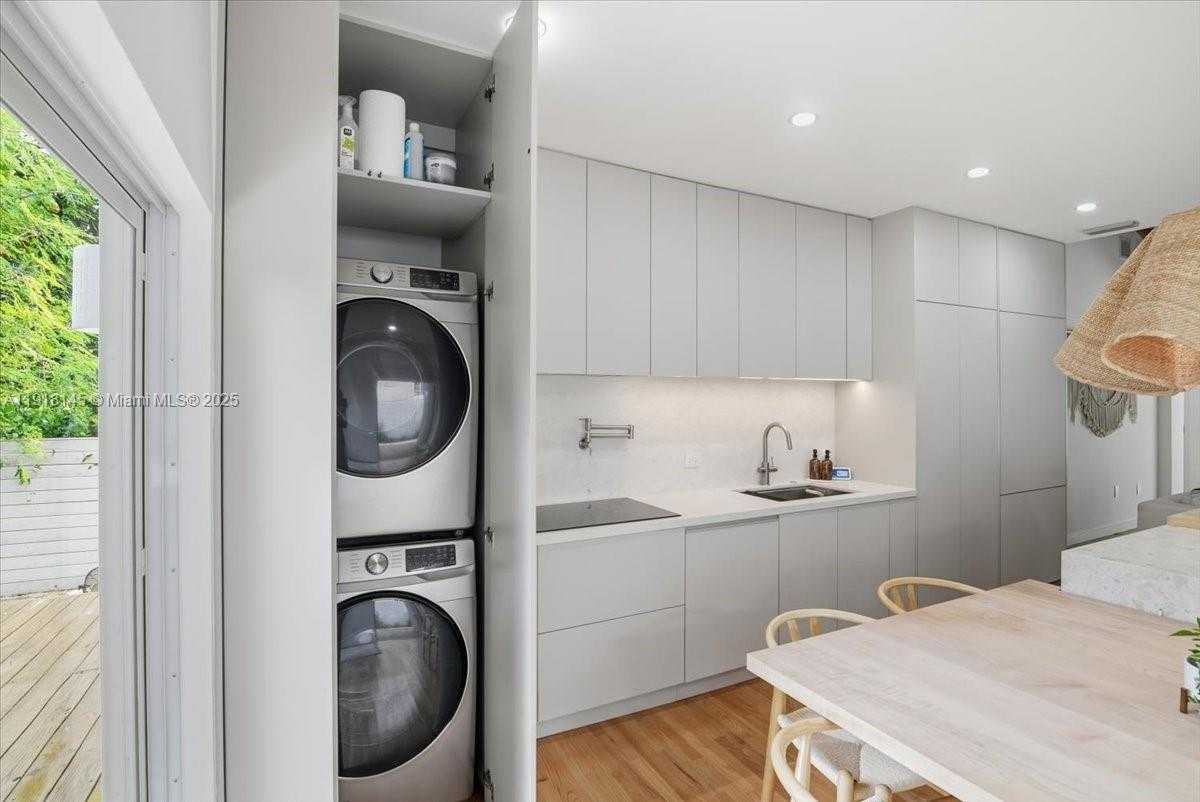 Small Image of 753 NORTH EAST 82ND TER, Miami Number 17