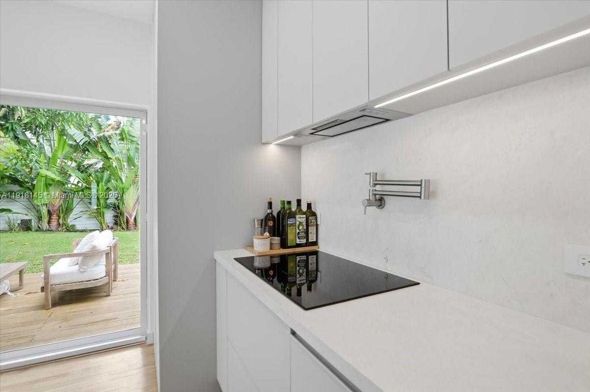 Small Image of 753 NORTH EAST 82ND TER, Miami Number 18