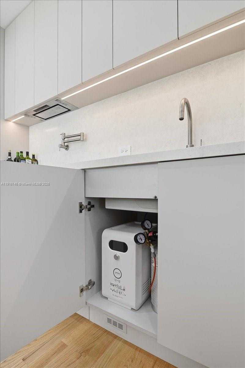 Small Image of 753 NORTH EAST 82ND TER, Miami Number 20