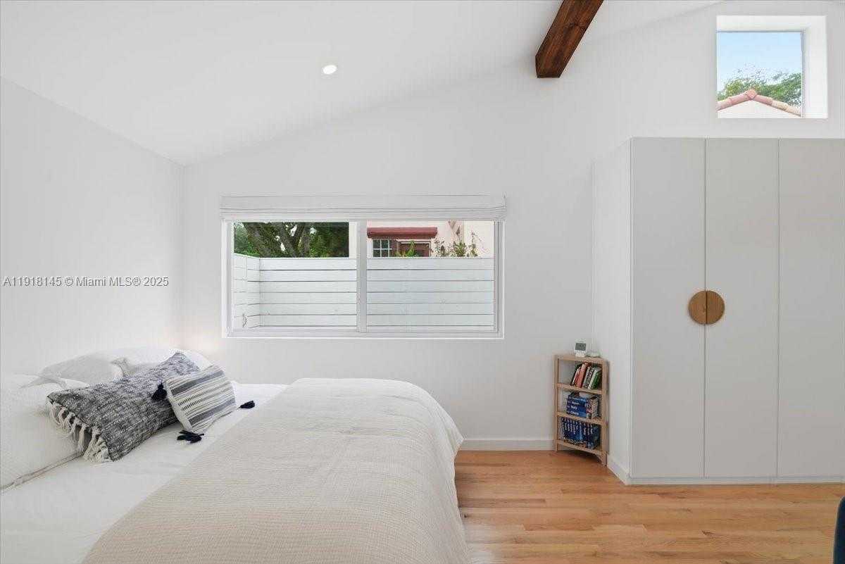 Small Image of 753 NORTH EAST 82ND TER, Miami Number 21