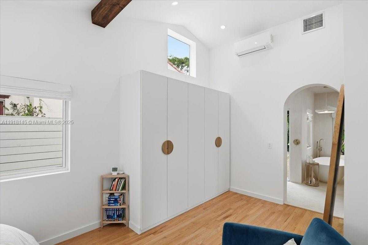 Small Image of 753 NORTH EAST 82ND TER, Miami Number 24