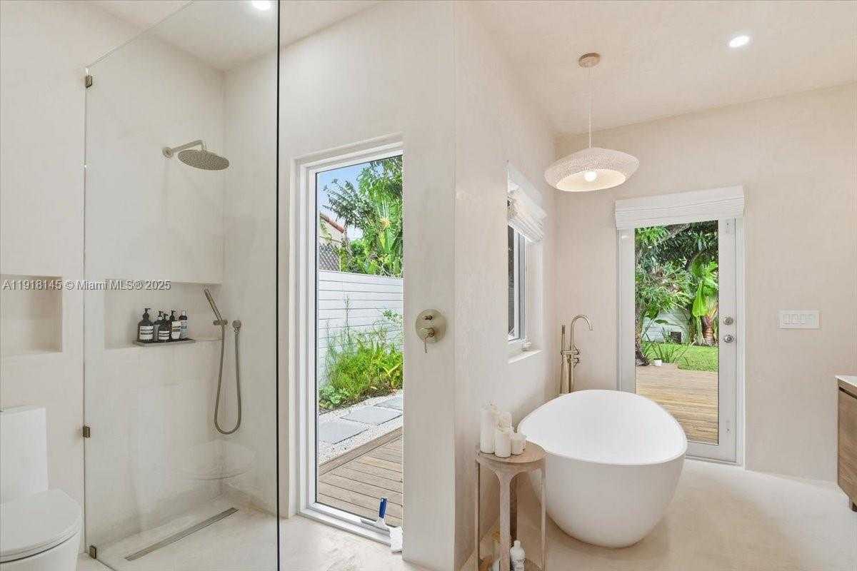 Small Image of 753 NORTH EAST 82ND TER, Miami Number 26