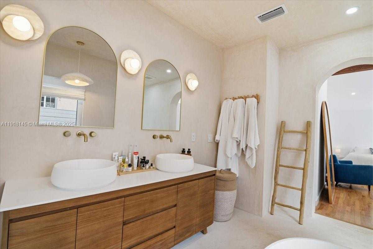 Small Image of 753 NORTH EAST 82ND TER, Miami Number 29